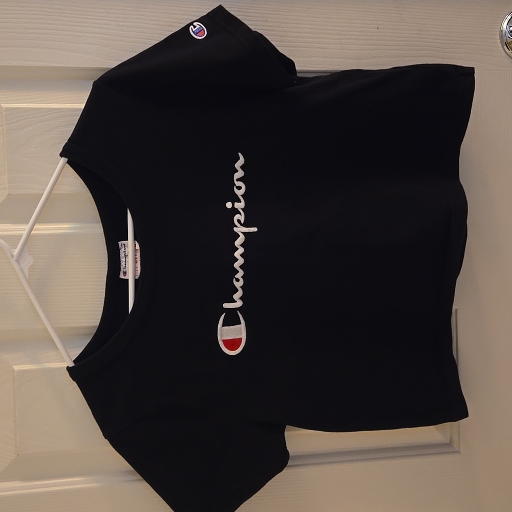 Champion Heritage Women's Crop Shirt. Size Medium. Color Black.
